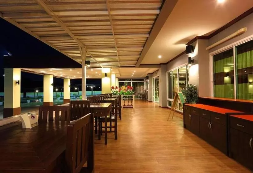 Hotelli Breeze Hill Resort