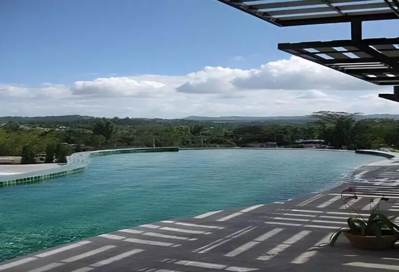 Hotelli Breeze Hill Resort