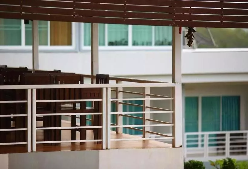 Hotelli Breeze Hill Resort