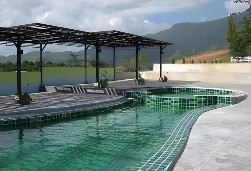 Hotelli Breeze Hill Resort