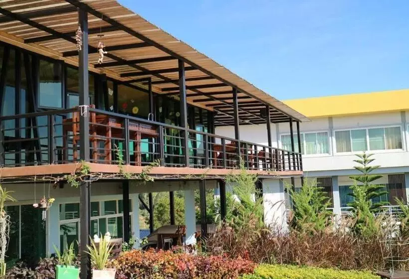 Hotelli Breeze Hill Resort