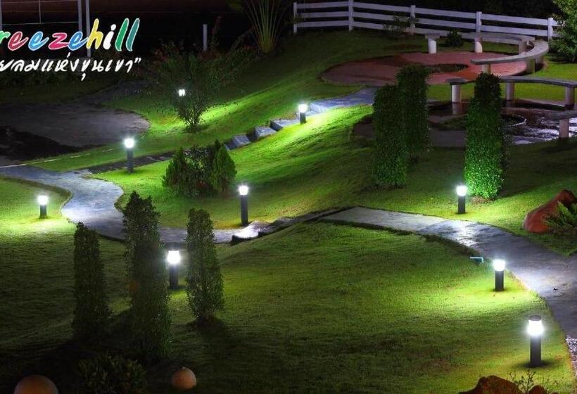 בית מלון כפרי Breeze Hill Resort