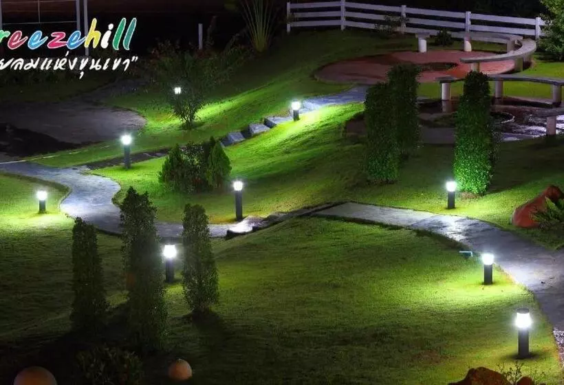 Hotelli Breeze Hill Resort