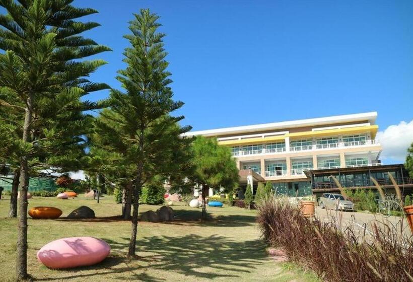 בית מלון כפרי Breeze Hill Resort