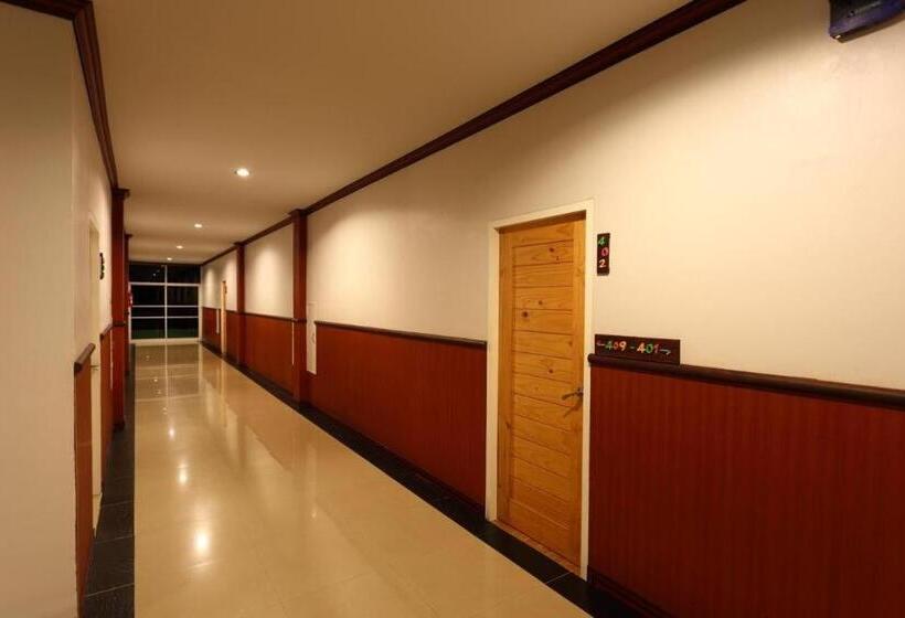 בית מלון כפרי Breeze Hill Resort