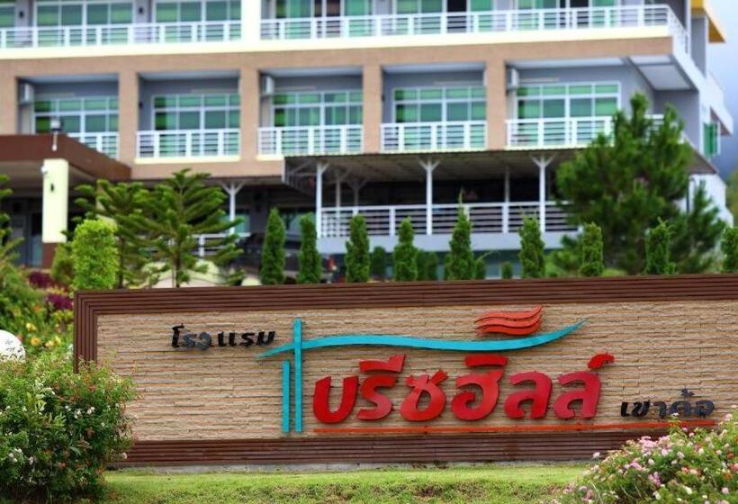 בית מלון כפרי Breeze Hill Resort