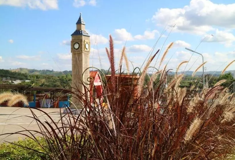 Hotelli Breeze Hill Resort