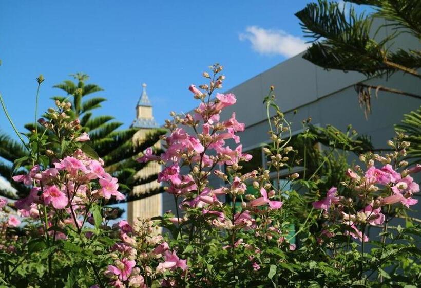 בית מלון כפרי Breeze Hill Resort