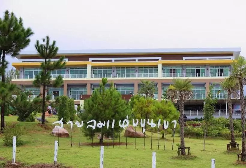 Hotelli Breeze Hill Resort