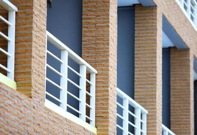 Hotelli Breeze Hill Resort