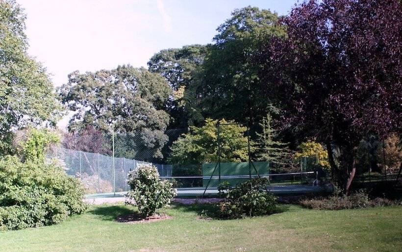 Отель Château D Harcelaines