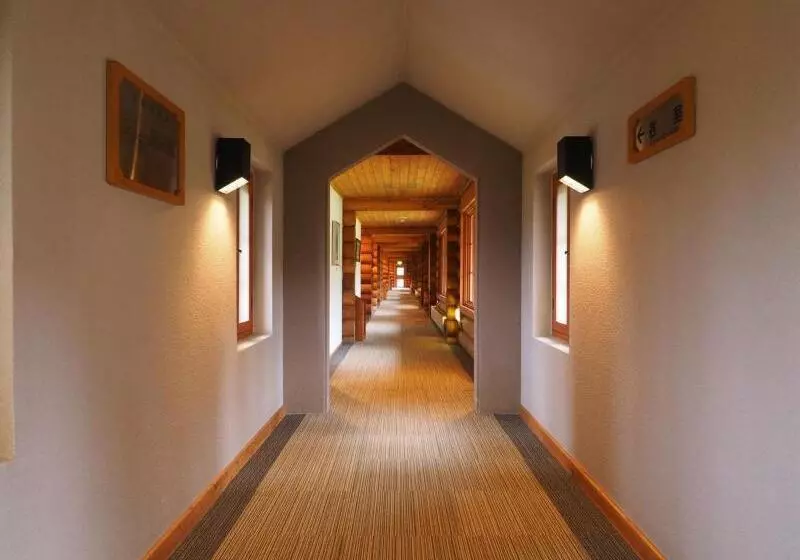 Log Hotel Larch Lake Kanayama