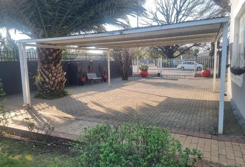 Majatalo Sondela Bed And Breakfast