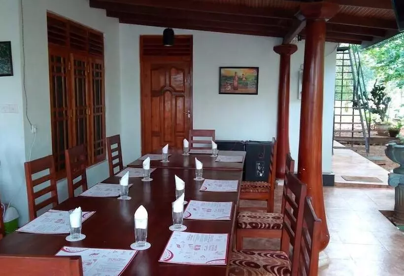 Aamiaismajoitus (B&B) L.l.tourist Inn & Safari Jeeps