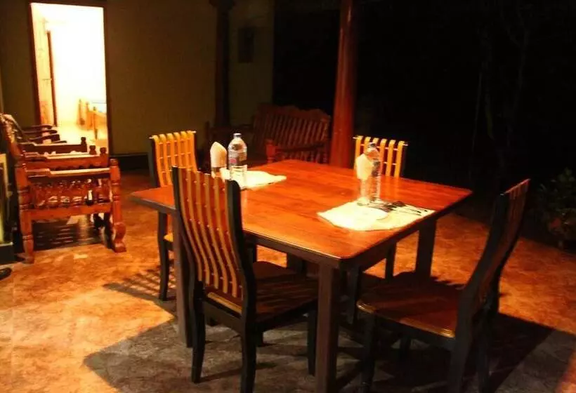 Aamiaismajoitus (B&B) L.l.tourist Inn & Safari Jeeps