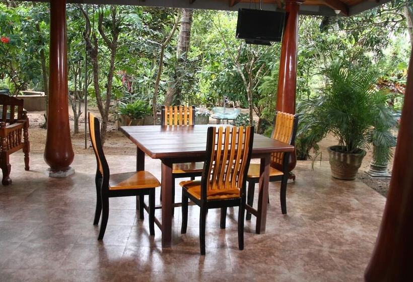 ベッドアンドブレックファースト L.l.tourist Inn & Safari Jeeps