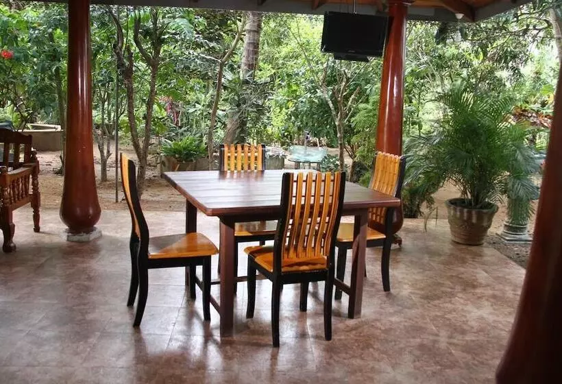 Aamiaismajoitus (B&B) L.l.tourist Inn & Safari Jeeps