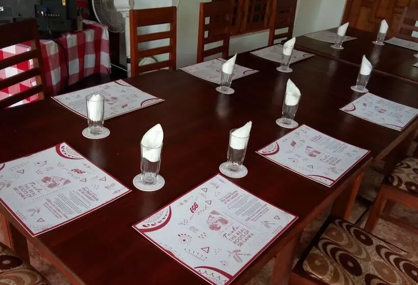 Aamiaismajoitus (B&B) L.l.tourist Inn & Safari Jeeps