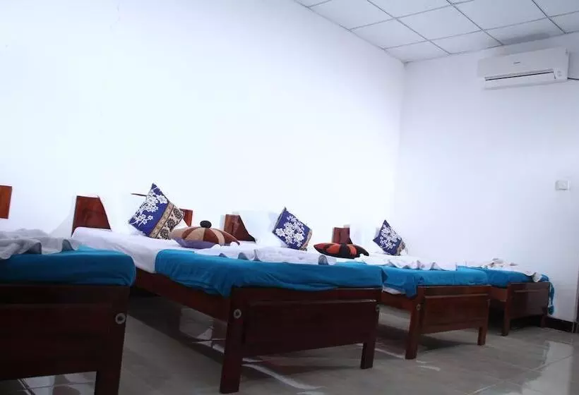 Aamiaismajoitus (B&B) L.l.tourist Inn & Safari Jeeps