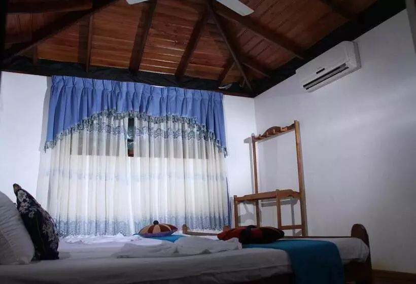 Aamiaismajoitus (B&B) L.l.tourist Inn & Safari Jeeps