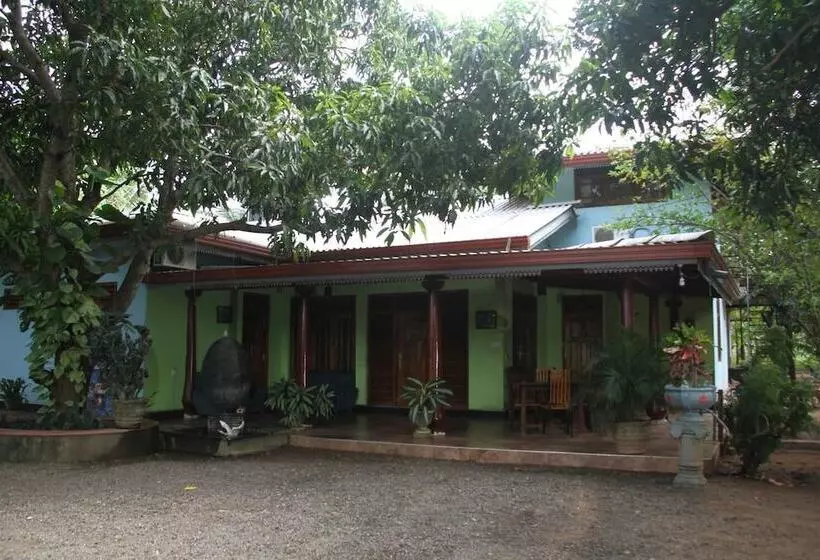 Aamiaismajoitus (B&B) L.l.tourist Inn & Safari Jeeps