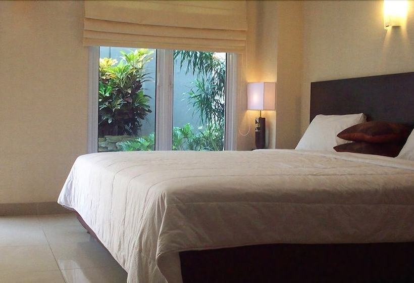 Bed and Breakfast Tirta Mansion Lippo Village
