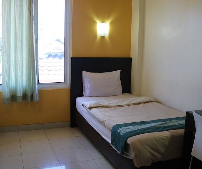 Bed and Breakfast Tirta Mansion Lippo Village