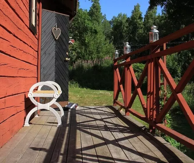 Aamiaismajoitus (B&B) Ulvsbomuren Vildmark & Lantliv