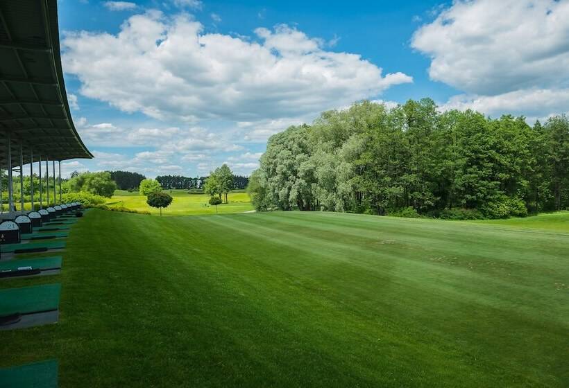 فندق Golf Village