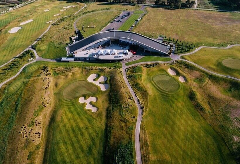 فندق Golf Village