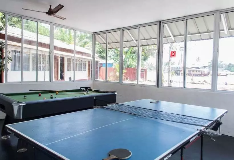 Hotelli Island Lake Resort By Oyo Rooms