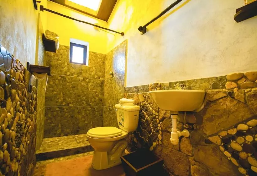 هتل Luquina Utama Lodge
