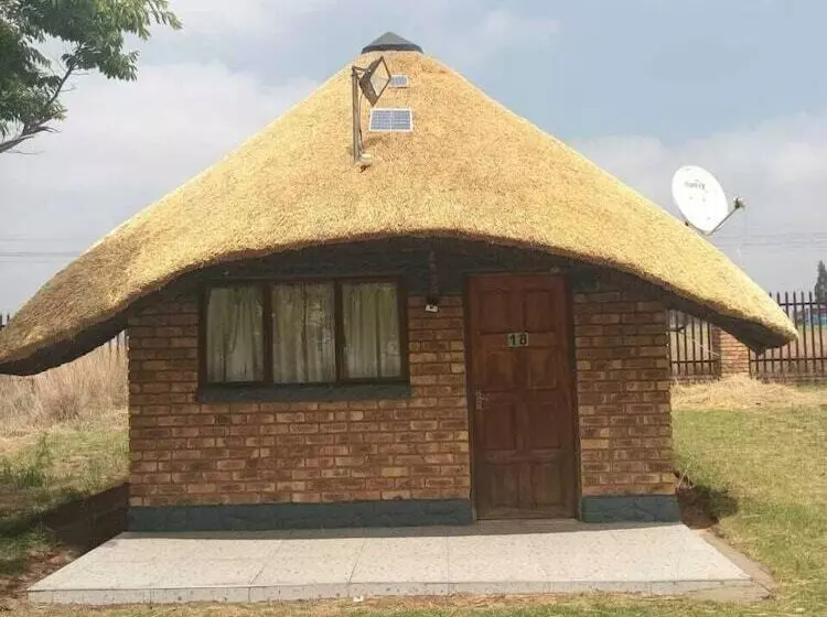 Hotelli Pepe Piatto Lodge