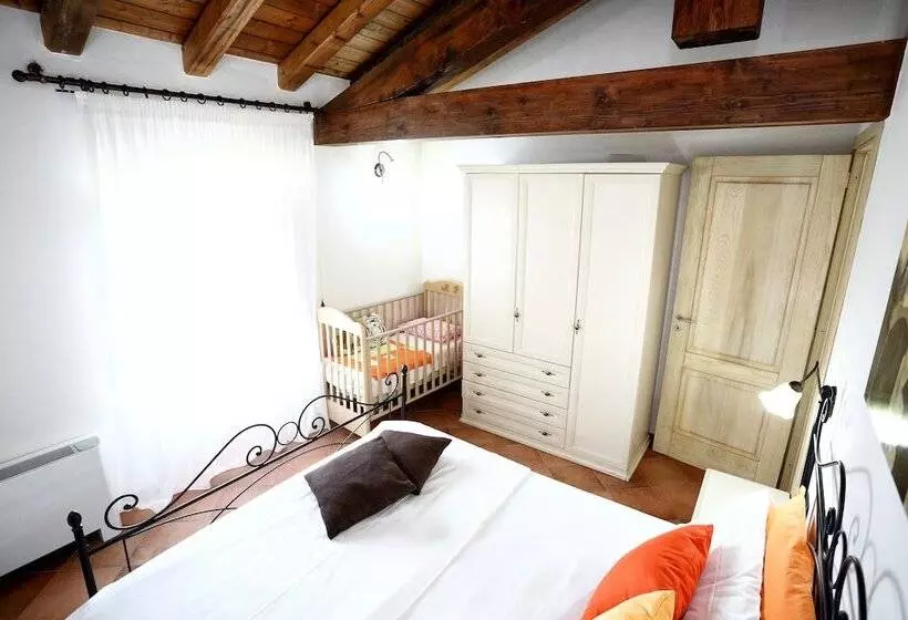 Maaseutuhotelli Agriturismo Creta Rossa