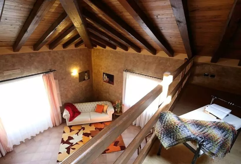 Maaseutuhotelli Agriturismo Creta Rossa