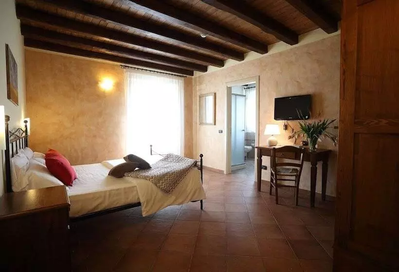 Maaseutuhotelli Agriturismo Creta Rossa