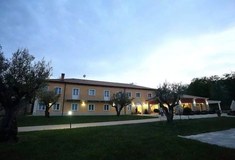Maaseutuhotelli Agriturismo Creta Rossa