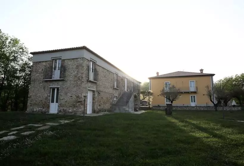 Maaseutuhotelli Agriturismo Creta Rossa