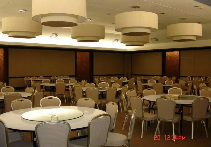 Tanza Oasis Hotel And Resort