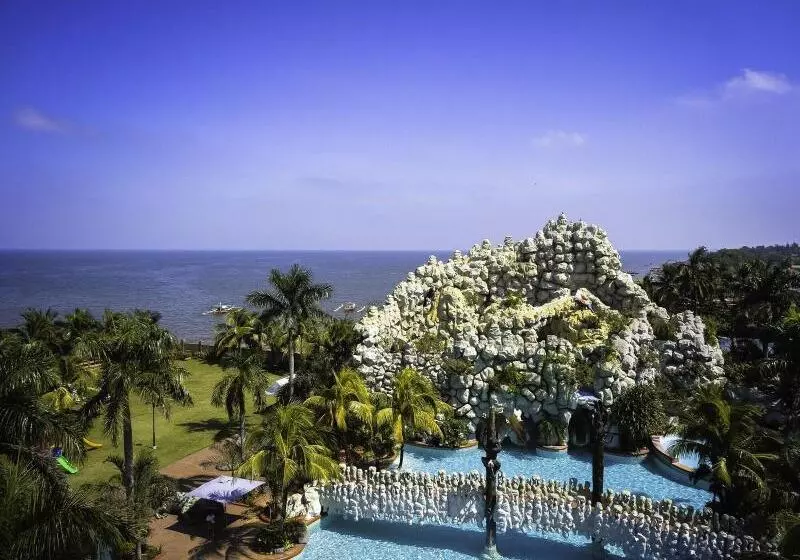 Tanza Oasis Hotel And Resort