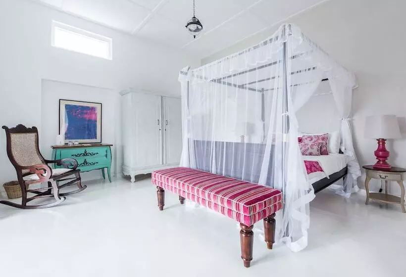 Majatalo Ashburnham Estate