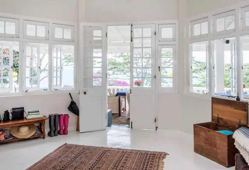 Majatalo Ashburnham Estate