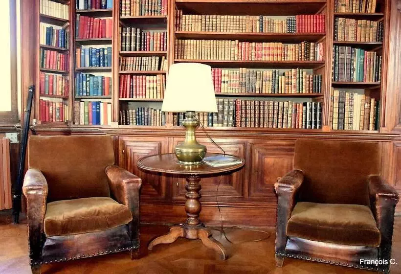 Majatalo Château De Varambon