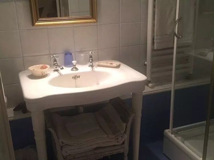 Majatalo Château De Varambon