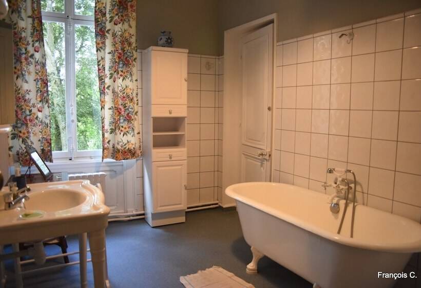 פנסיון Château De Varambon