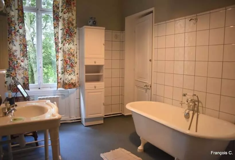 Majatalo Château De Varambon