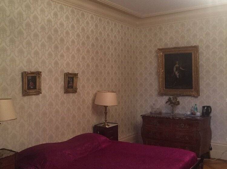 פנסיון Château De Varambon