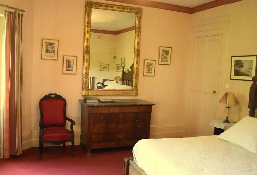 Majatalo Château De Varambon