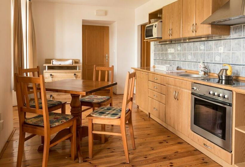 פנסיון Outline B&b Jiricna