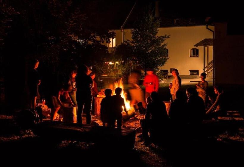 Majatalo Outline Centrum Jiricna